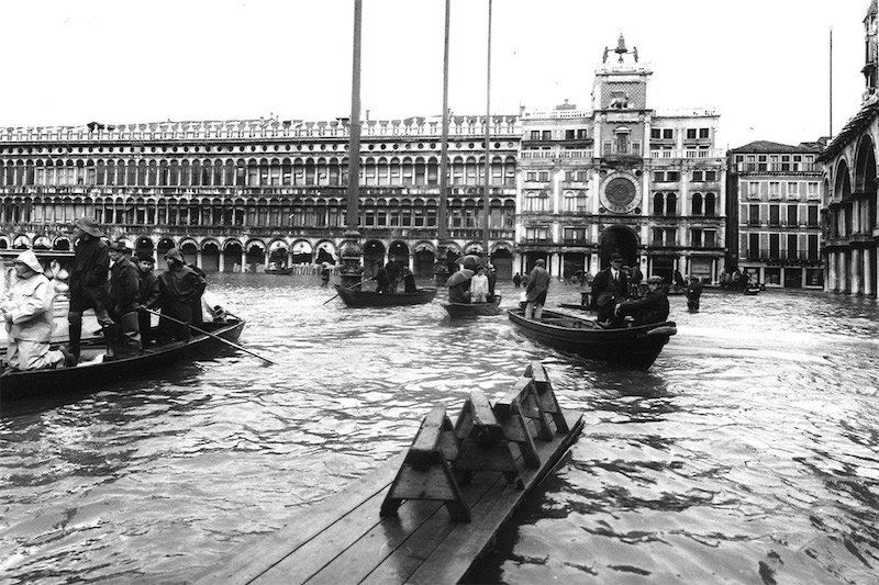 4 novembre 1966 – L’aqua granda, l’acqua alta a Venezia che raggiunse un’altezza record di 194 cm