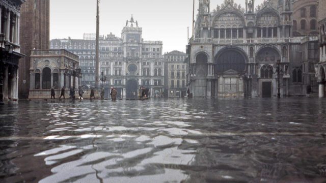 4 novembre 1966 – L’aqua granda, l’acqua alta a Venezia che raggiunse un’altezza record di 194 cm