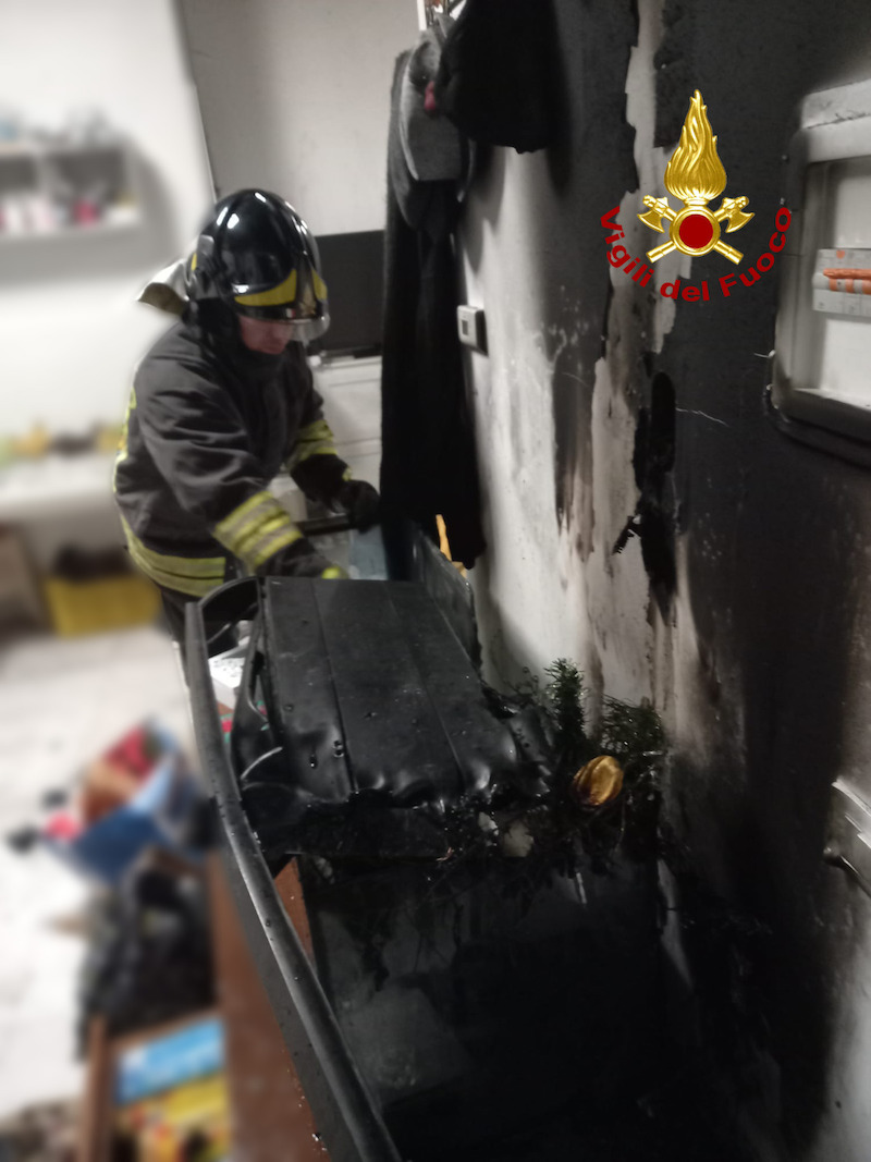 Vigili del fuoco – Lonigo (VI), Incendio impianto elettrico di un acquario: Intossicati dal fumo due bambini ed una donna