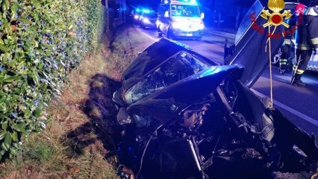 Vigili del Fuoco – Cordignano (TV), Incidente stradale alle prime luci dell’alba in Via Redipuglia: Gravemente ferito il 27enne alla guida