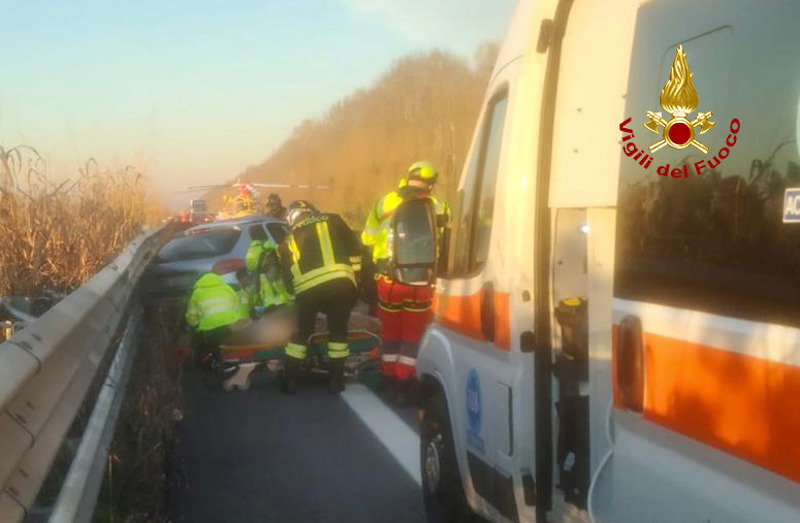 Vigili del Fuoco – Codevigo (PD), Frontale sulla SS309 Romea tra un auto ed un furgone: Deceduto sul colpo il conducente dell’utilitaria e due feriti gravi