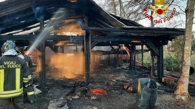 Vigili del Fuoco – Piombino Des (PD), Incendio casetta in legno adibita a ricovero attrezzi da giardinaggio