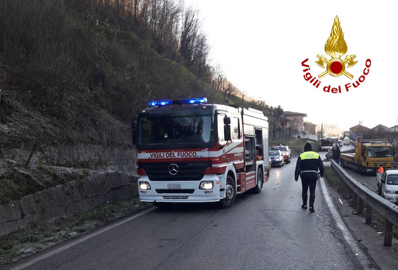 Vigili del Fuoco – Torrebelvicino (VI), Incidente stradale in località Fonte Margherita: Ferita la donna alla guida dell’utilitaria