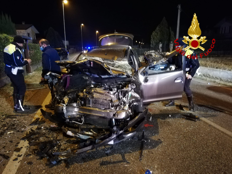 Vigili del Fuoco – Thiene (VI), incidente tra tre auto in Via Cappuccini: 4 feriti
