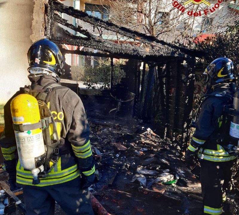Villorba (TV), Incendio di un deposito attrezzi adiacente ad un’abitazione: Completamente distrutto il capanno