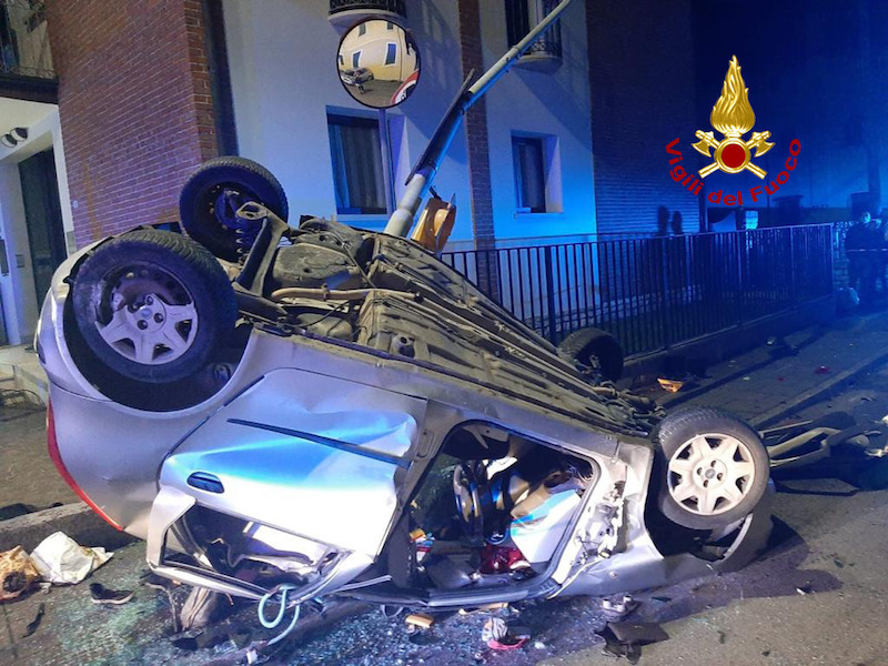 San Pietro in Gù (PD) – Grave incidente stradale nelle notte tra due auto in Via Cavour: Feriti entrambi i conducenti