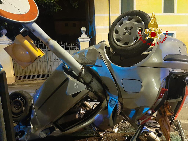 San Pietro in Gù (PD) – Grave incidente stradale nelle notte tra due auto in Via Cavour: Feriti entrambi i conducenti