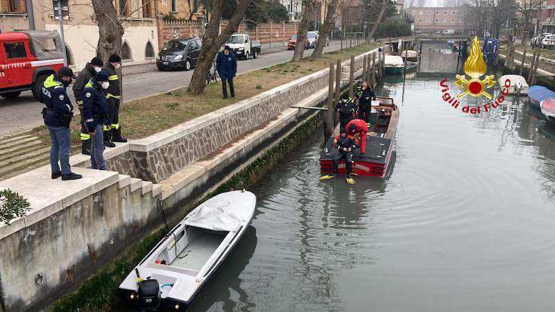 Lido di Venezia – Recuperato il corpo di un uomo che galleggiava in un canale
