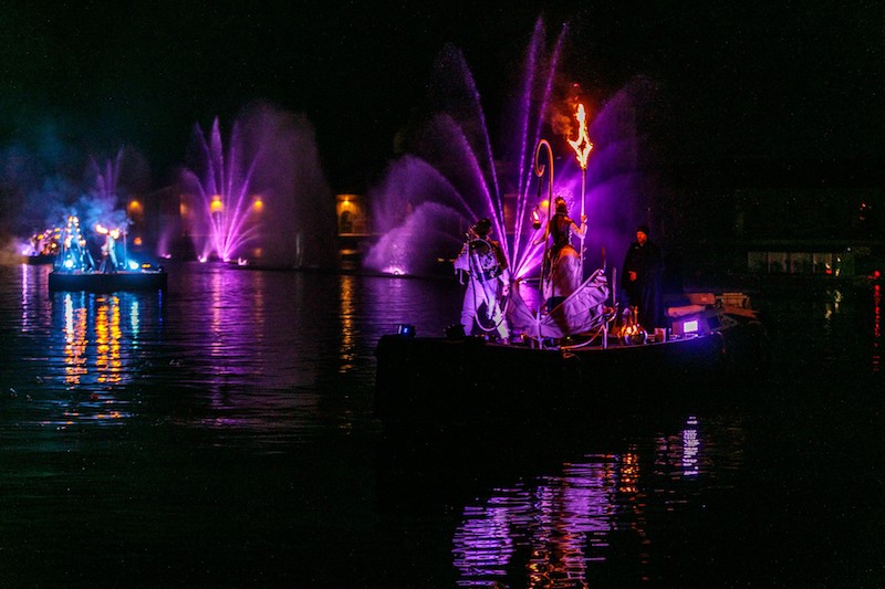 Carnevale Venezia 2022 – “Nebula Solaris” incanta il pubblico del Carnevale di Venezia nella darsena dell’Arsenale