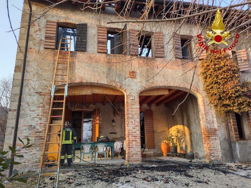 Tarzo Loc. Foltran (TV) – Incendio del tetto in legno di una abitazione