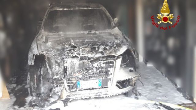 Carré (VI) – Incendio di un’auto parcheggiata all’interno del garage di un’abitazione