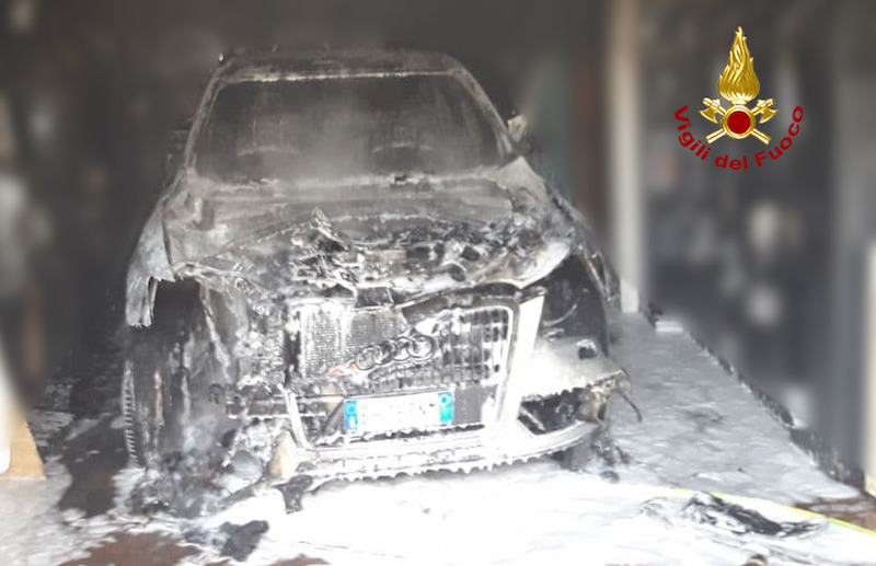 Carré (VI) – Incendio di un’auto parcheggiata all’interno del garage di un’abitazione