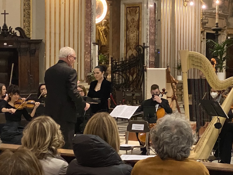 Forti emozioni e messaggi di pace nel “Concerto di Pasqua” che ha riunito insieme musicisti e cantanti russi ed ucraini a Roma nella Basilica di S. Andrea della Valle
