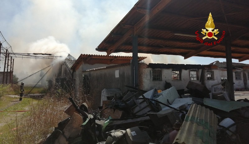 Ceggia (VE) – Incendio di un capannone rurale adibito a deposito
