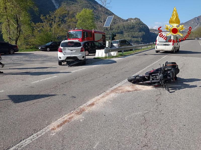 Vittorio Veneto (TV) – Tragigo incidente stradale sul Fadalto tra una moto ed un’auto: Gravissimo il centauro