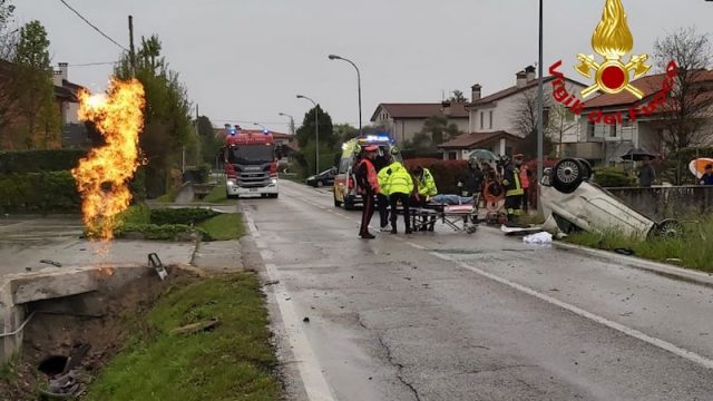 Breganze (VI) – FIAT 500 a fuoco dopo incidente: Due giovani spengono le fiamme con un estintore salvando la vita al conducente