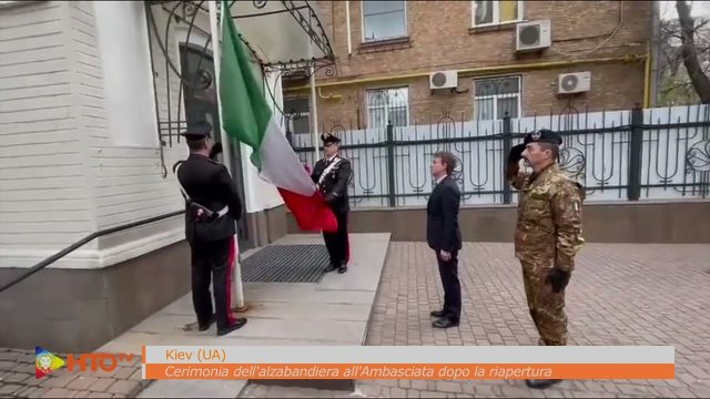 La cerimonia dell’alzabandiera nella nostra Ambasciata dopo la riapertura della sede diplomatica