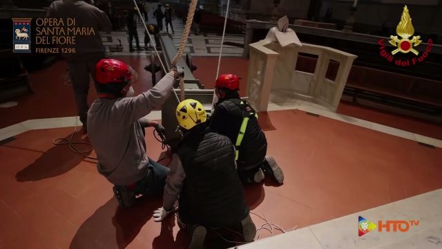 Firenze – Preparazione per lo scoppio del carro nella Cattedrale di Santa Maria del Fiore
