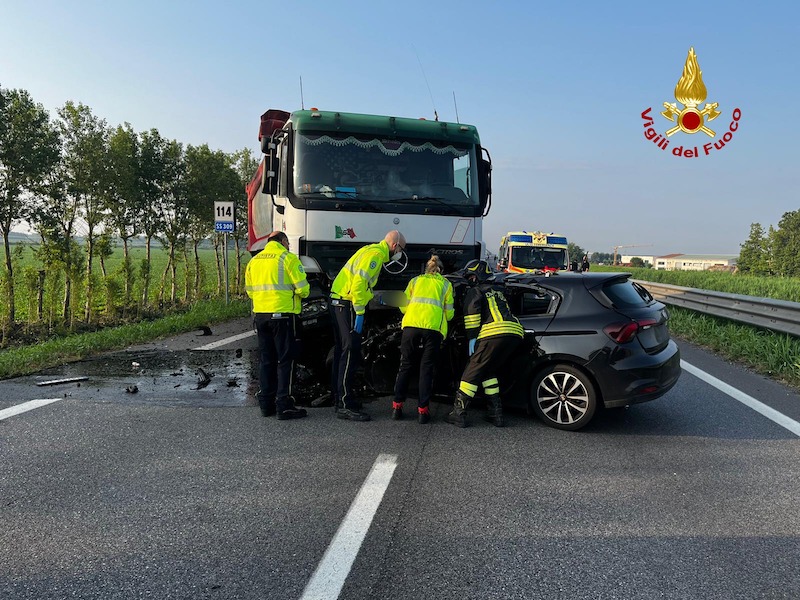 Campagna Lupia (VE) – Tragico frontale tra un camion ed un’auto lungo la SS309 Romea: Deceduto sul colpo il 25enne alla guida dell’auto