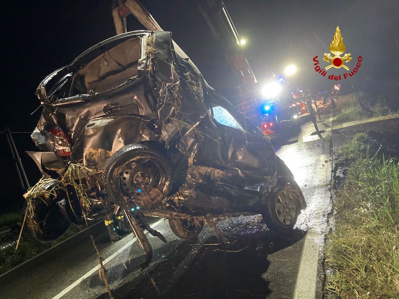 Badia Polesine (RO) – Violento scontro tra due auto lungo la SR 88: 2 feriti ed auto distrutte
