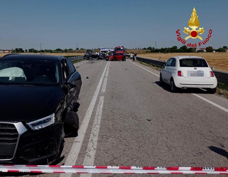 Este (PD) – Incidente tra tre auto lungo la SR 10 Padana inferiore: 8 feriti di cui 2 in gravi condizioni