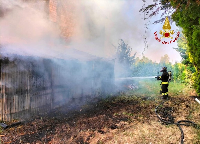 Padova – Incendio di una baracca in Via Bembo utilizzata come ricovero da persone senza tetto