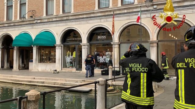 Venezia – Scattato l’allarme bomba a San Marco per una valigia abbandonata