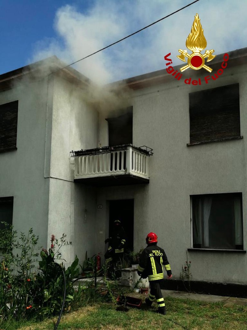 Padova – Incendio al primo piano di una abitazione: Solo danni materiali ma nessun ferito