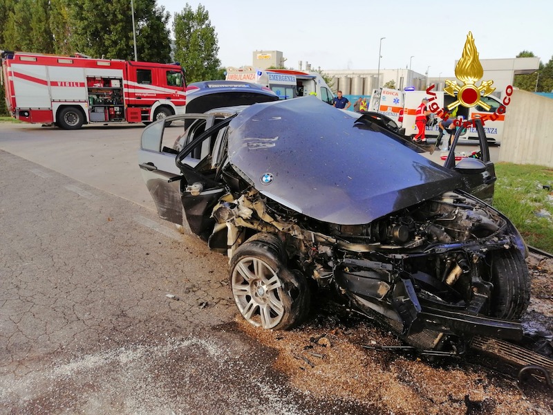 Occhiobello (RO) – Incidente in Via Piacentina: Ferito il conducente che è stato elitrasportato in ospedale a Padova
