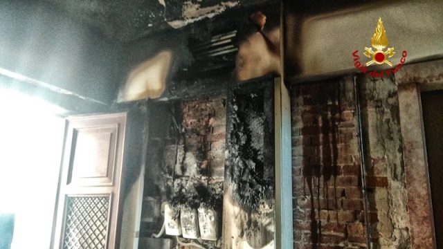 Venezia, Sestiere Dorsoduro – Incendio vano contatori elettrici di una casa di tre piani coinvolge le utenze del gas metano
