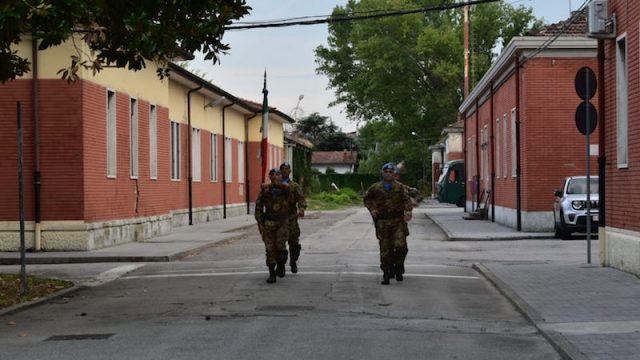 Mestre (VE) – Cerimonia alla caserma “Matter” per il rientro della Bandiera di guerra del Reggimento Lagunari “Serenissima” dopo 6 mesi di missione in Libano