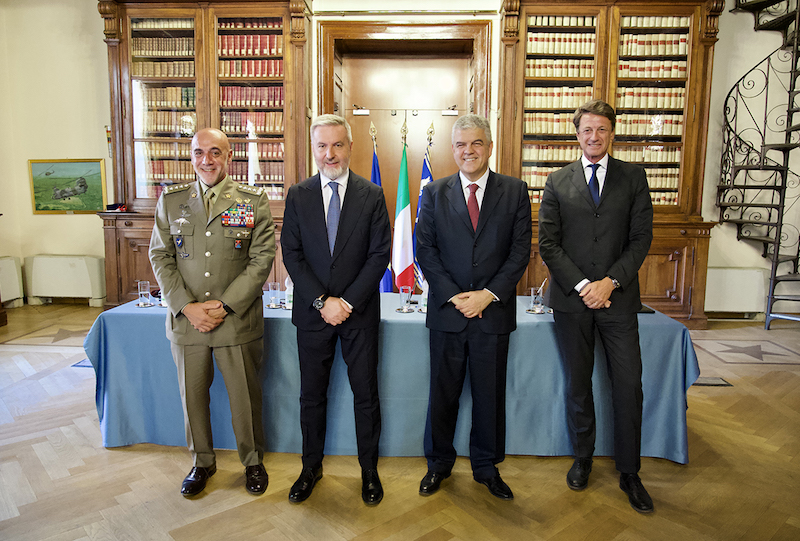 Ministero della Difesa e Trenitalia siglano una convenzione per i viaggi del personale militare e civile dell’ente