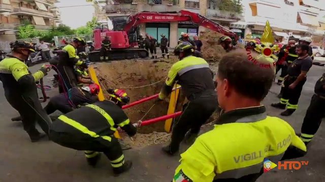 Roma – Estratto vivo l’uomo sepolto dal crollo di un tunnel sotterraneo in via Innocenzo XI