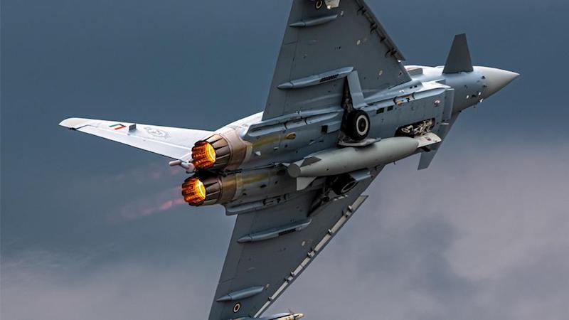 Leonardo – Atterrati ieri in Kuwait il quinto e sesto Eurofighter Typhoon
