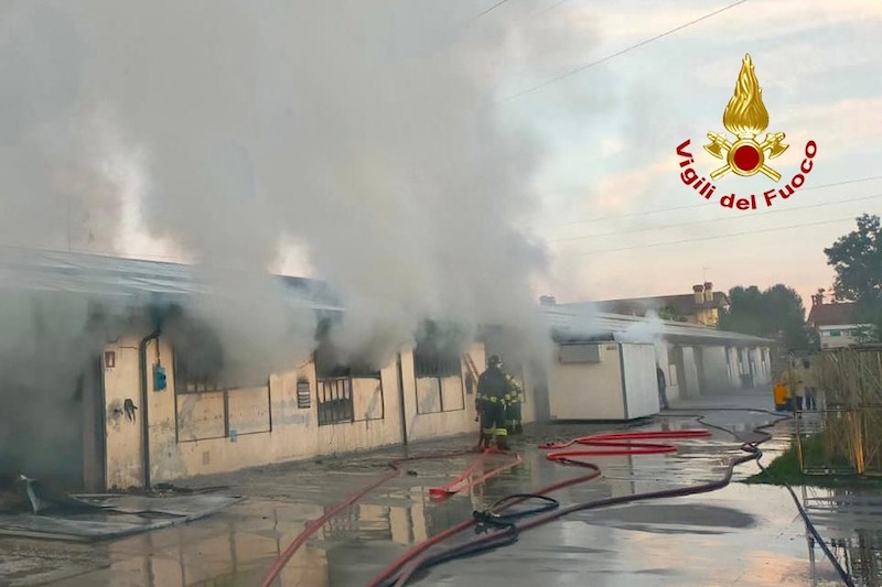 Carmignano di Brenta (PD) – Incendio di un capannone avicolo di circa 500 mq