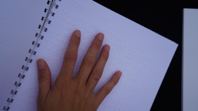 Peggy Guggenheim Collection – Riparte Doppio Senso : Visite guidate, laboratori e un catalogo tattile per il pubblico con disabilità visiva