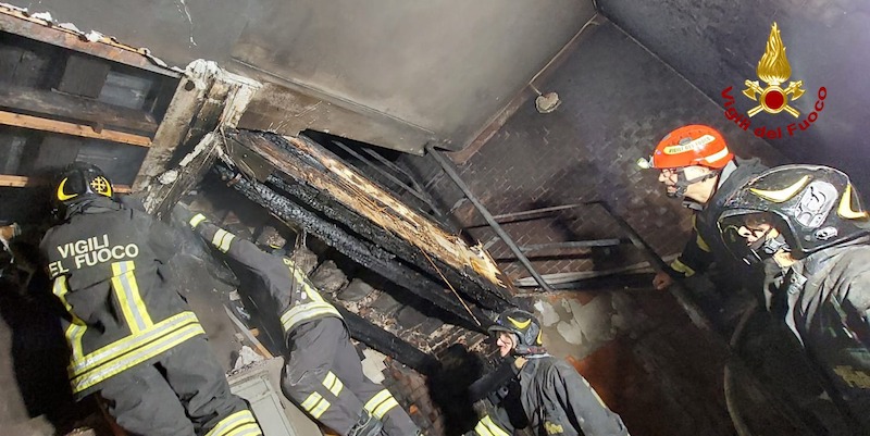 Venezia Loc. Sestiere Cannaregio – Incendio nella notte in una abitazione: 2 bambini e 2 adulti intossicati dal fumo
