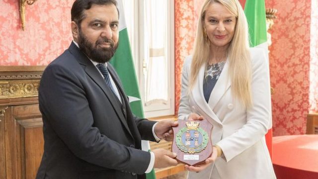 Sottosegretario di Stato alla Difesa, Sen. Stefania Pucciarelli – Incontro con il Segretario del Ministro della Difesa per la produzione del Pakistan – Lt. Gen. (retd) Humayun Aziz