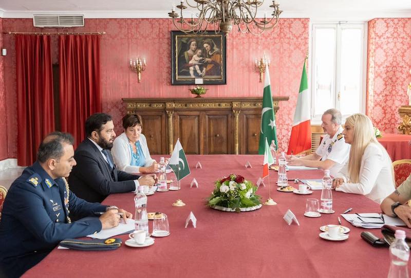 Sottosegretario di Stato alla Difesa, Sen. Stefania Pucciarelli – Incontro con il Segretario del Ministro della Difesa per la produzione del Pakistan – Lt. Gen. (retd) Humayun Aziz