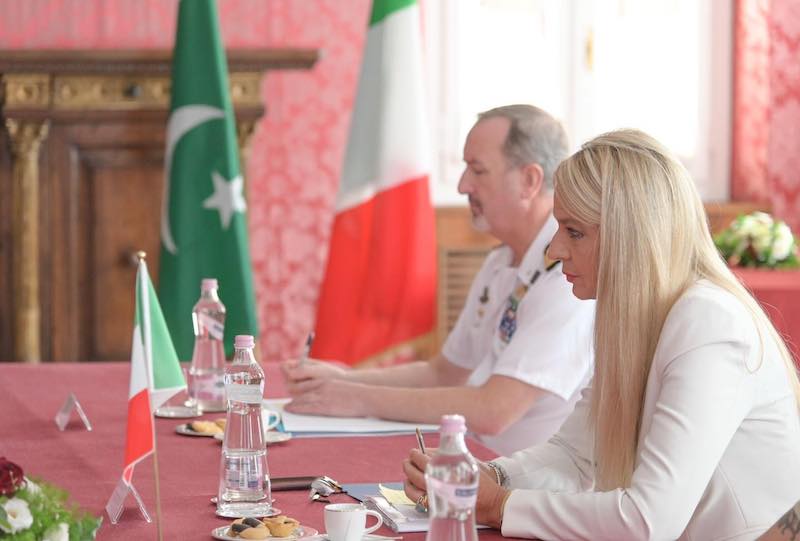 Sottosegretario di Stato alla Difesa, Sen. Stefania Pucciarelli – Incontro con il Segretario del Ministro della Difesa per la produzione del Pakistan – Lt. Gen. (retd) Humayun Aziz