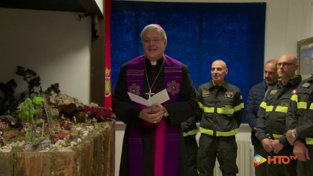 Treviso – Il Presepe dei Vigili del Fuoco del Comando Provinciale: Il Vescovo di Treviso S.E. Mons. Michele Tomasi Benedice la natività