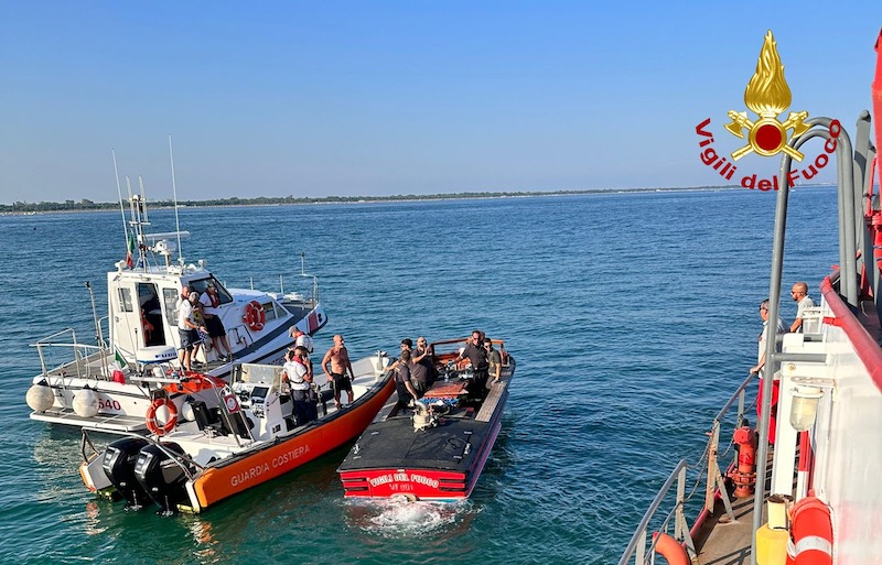 Punta Sabbioni (VE) – Soccorse 3 persone dopo che il loro barchino si era rovesciato nella zona del MOSE