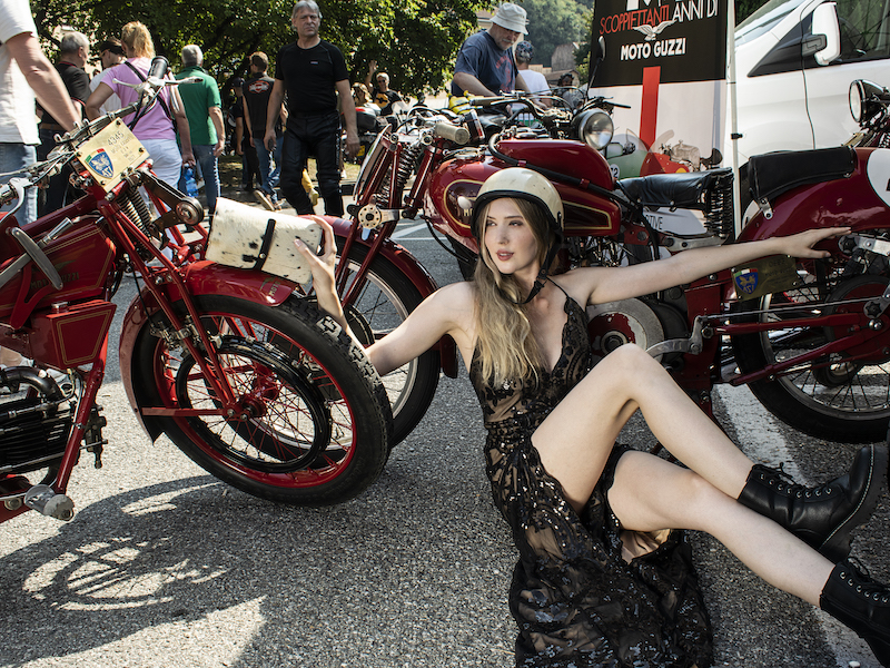 Mandello del Lario (LC) – Le due ruote d’epoca della Moto Guzzi si vestono l’anima con il Brand MTFashionBrand di Miriam Tirinzoni