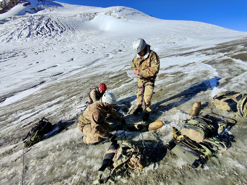  Gli artificieri dell’Esercito hanno recuperato ordigni bellici della 1^ Guerra Mondiale, riaffiorati causa dello scioglimento dei ghiacciai 