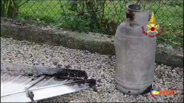 Dueville (VI) – Divorate dalle fiamme due auto per l’incendio all’interno di un garage seminterrato