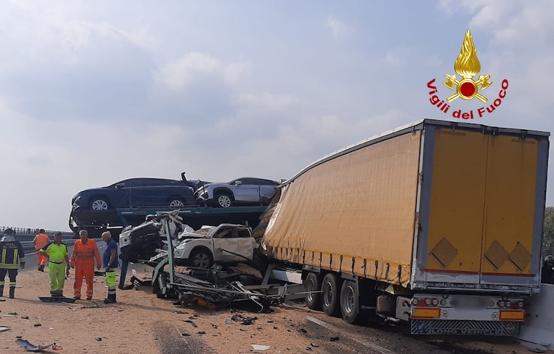 Portogruaro (VE) – Tamponamento tra 4 mezzi pesanti in A4: Una persona deceduta e due feriti