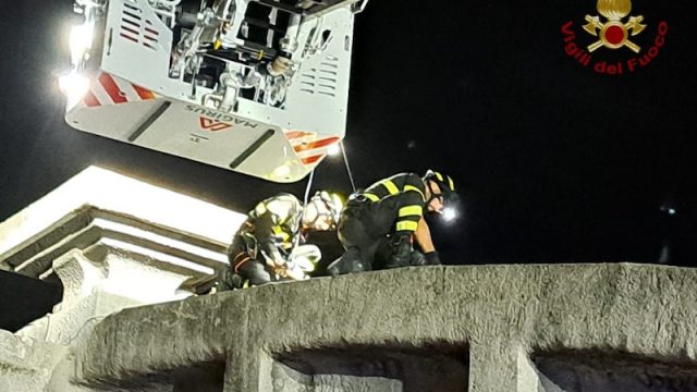 Mestre (VE) – Intervento urgente dei Vigili del fuoco per distacco di malte dal cavalca-ferrovia di Via Miranese