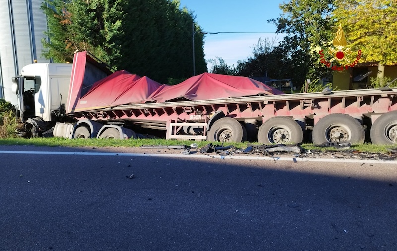 Stienta (RO) – Incidente mortale tra camion e SUV lungo la SR 6