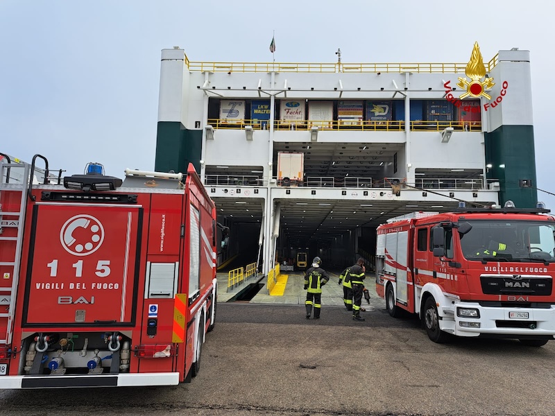 Venezia – Principio d’incendio divampato nel locale batterie sulla nave Ro Ro cargo Ship Eco Catania attraccata al molo 2 di Fusina
