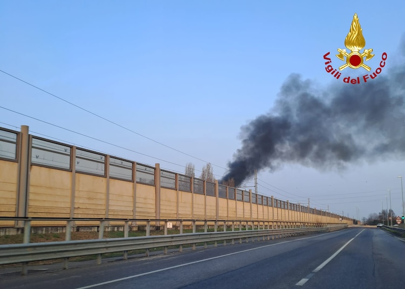 Mirano Loc. Vetrego (VE) – Incendio di un furgone alimentato a metano nei pressi della linea ferroviaria